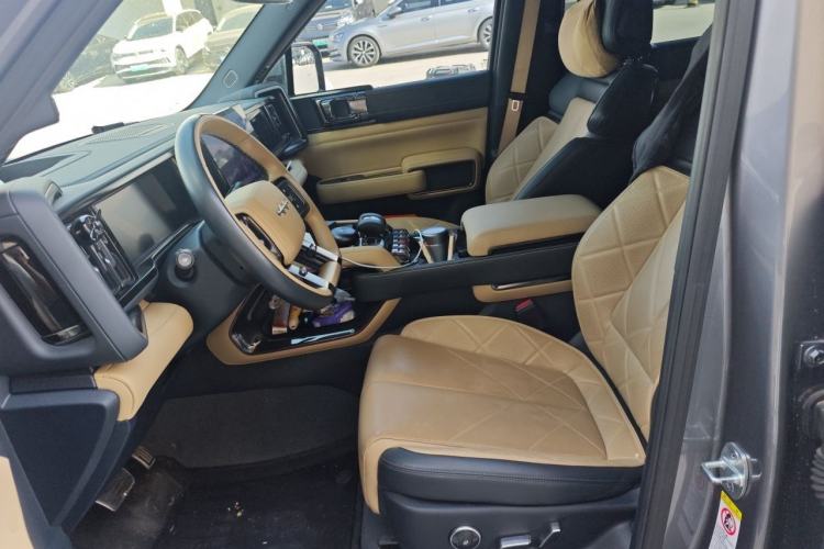 Used Formula Leopard 5 2023 Navigator Edition Left Front Seat