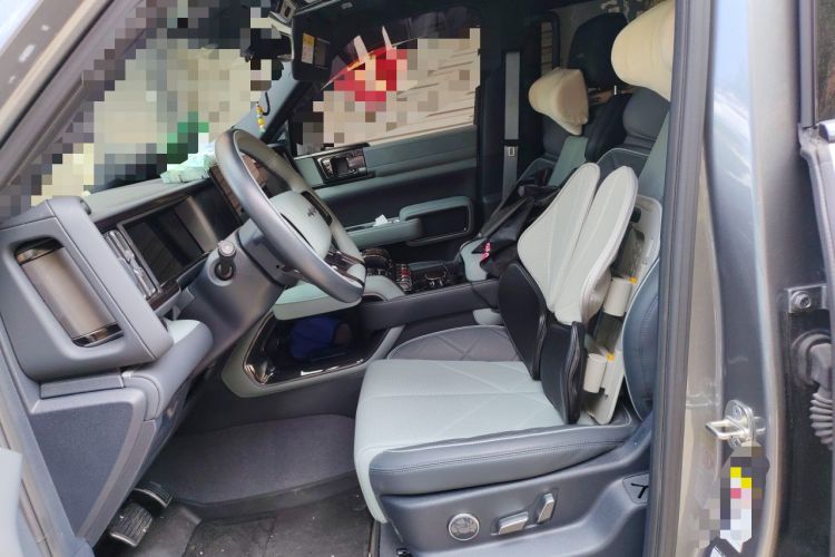 Used Formula Leopard 5 2023 Explore Edition Left Front Seat