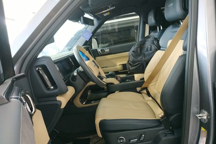 Used Formula Leopard 5 2023 Navigator Edition Left Front Seat