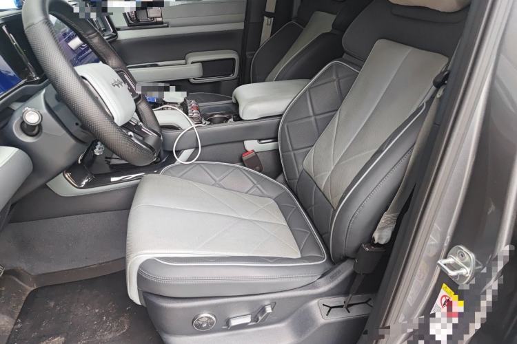 Used Formula Leopard 5 2023 Navigator Edition Left Front Seat