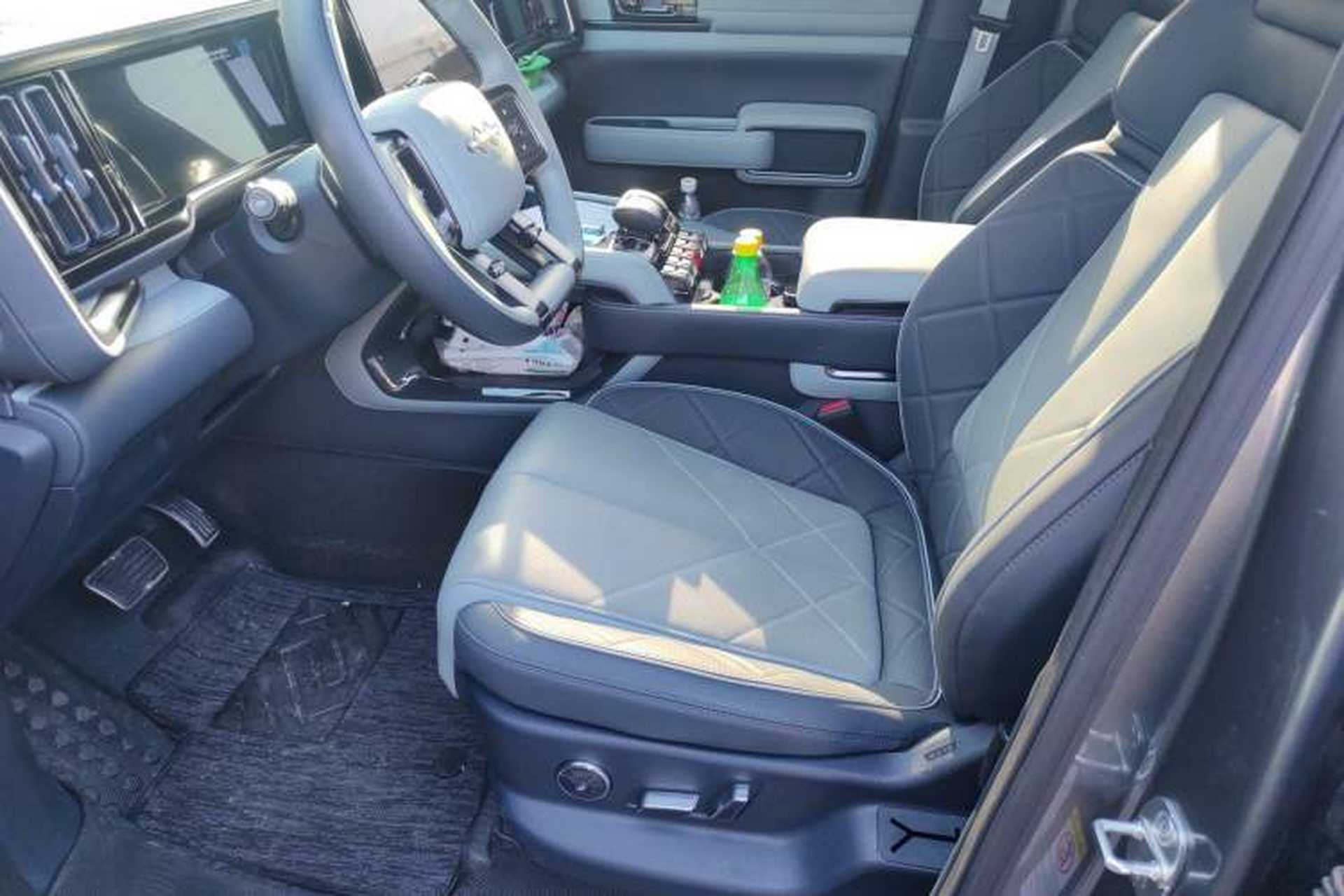 Used Formula Leopard 5 2023 Navigator Edition Left Front Seat