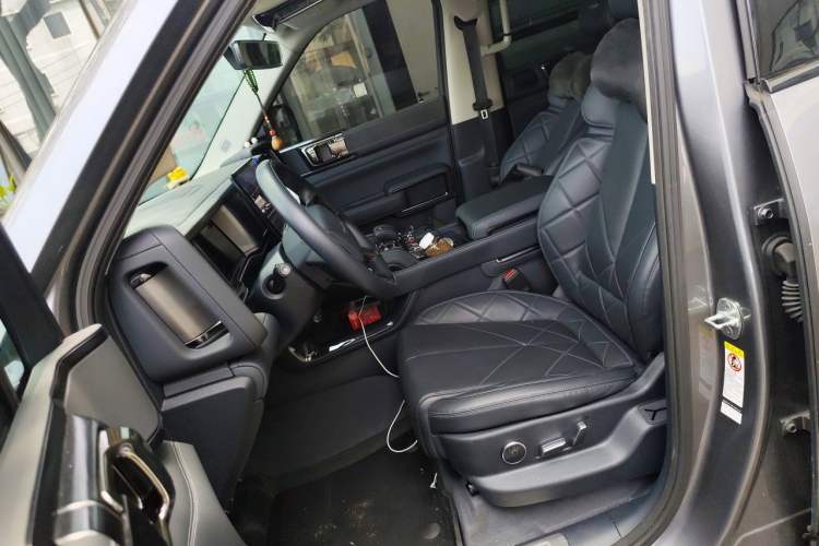 Used Formula Leopard 5 2023 Explore Edition Left Front Seat