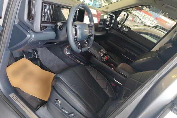 Used Formula Leopard 5 2023 Navigator Edition Left Front Seat