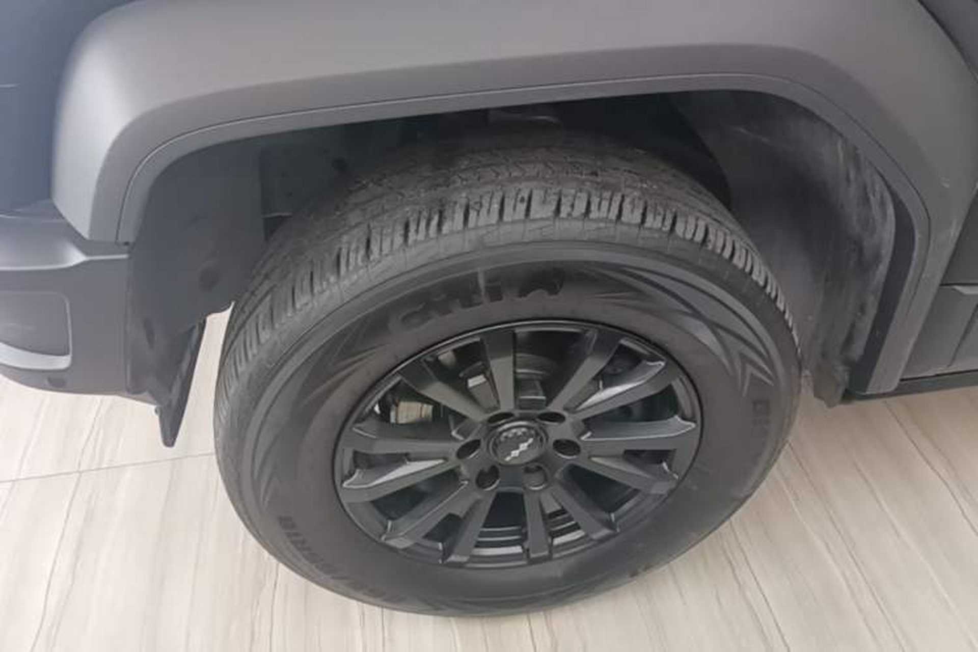 Used Formula Leopard 5 2023 Navigator Edition Left Front Wheel Hub