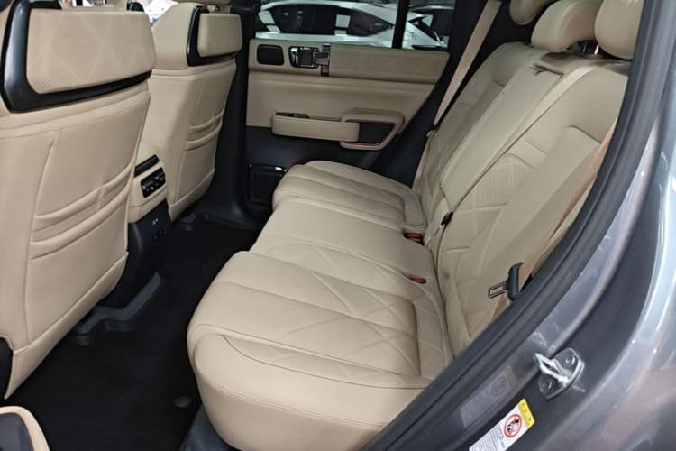 Used Formula Leopard 5 2023 Navigator Edition Left Rear Seat