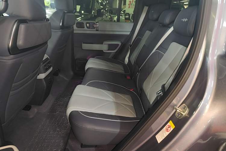 Used Formula Leopard 5 2023 Explore Edition Left Rear Seat