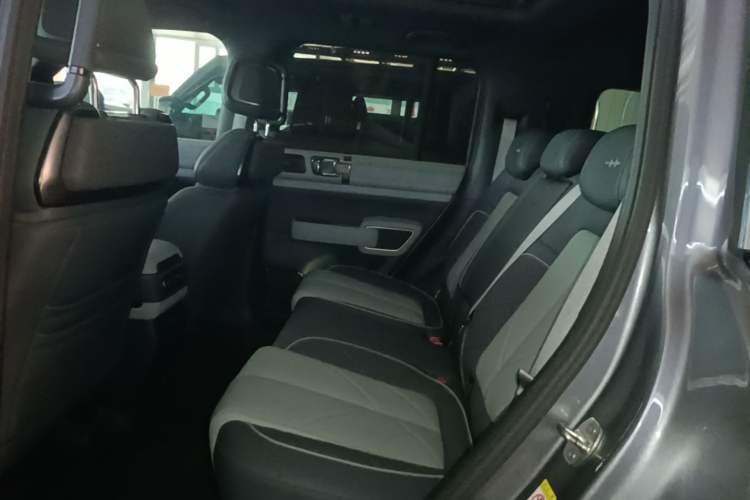 Used Formula Leopard 5 2023 Navigator Edition Left Rear Seat