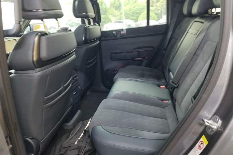 Used Formula Leopard 5 2023 Cloud Ride Flagship Edition Left Rear Seat