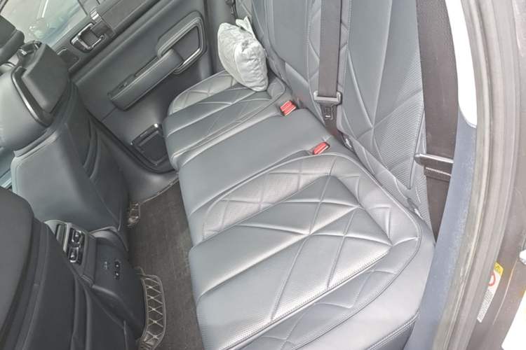 Used Formula Leopard 5 2023 Navigator Edition Left Rear Seat