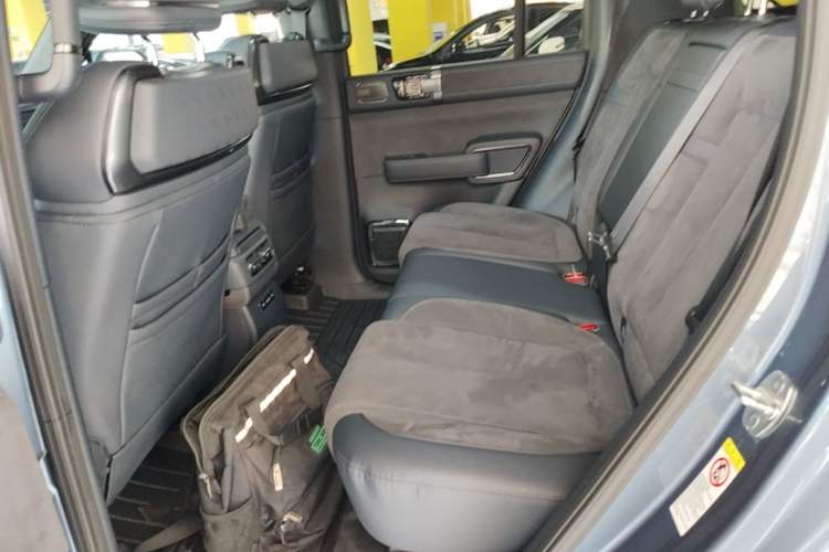 Used Formula Leopard 5 2023 Cloud Ride Flagship Edition Left Rear Seat