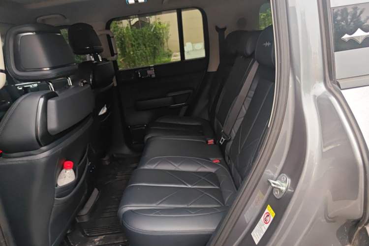 Used Formula Leopard 5 2023 Navigator Edition Left Rear Seat