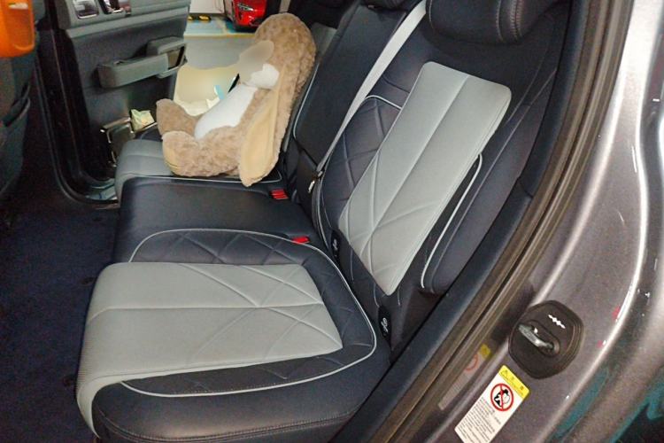 Used Formula Leopard 5 2023 Navigator Edition Left Rear Seat