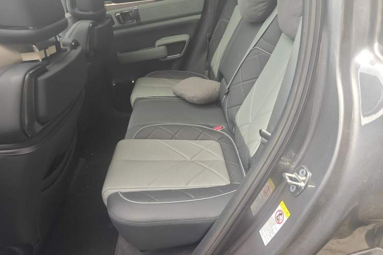 Used Formula Leopard 5 2023 Navigator Edition Left Rear Seat