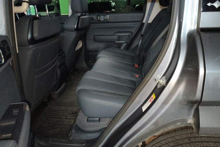 Used Formula Leopard 5 2023 Explore Edition Left Rear Seat