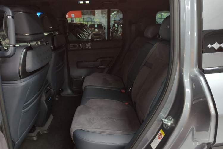 Used Formula Leopard 5 2023 Cloud Ride Flagship Edition Left Rear Seat