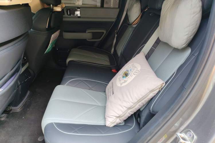 Used Formula Leopard 5 2023 Explore Edition Left Rear Seat