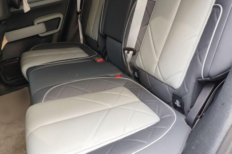 Used Formula Leopard 5 2023 Navigator Edition Left Rear Seat