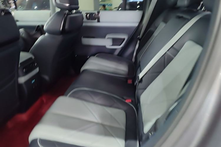 Used Formula Leopard 5 2023 Navigator Edition Left Rear Seat