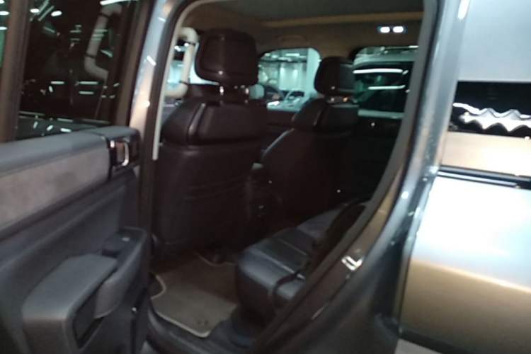 Used Formula Leopard 5 2023 Navigator Edition Left Rear Seat