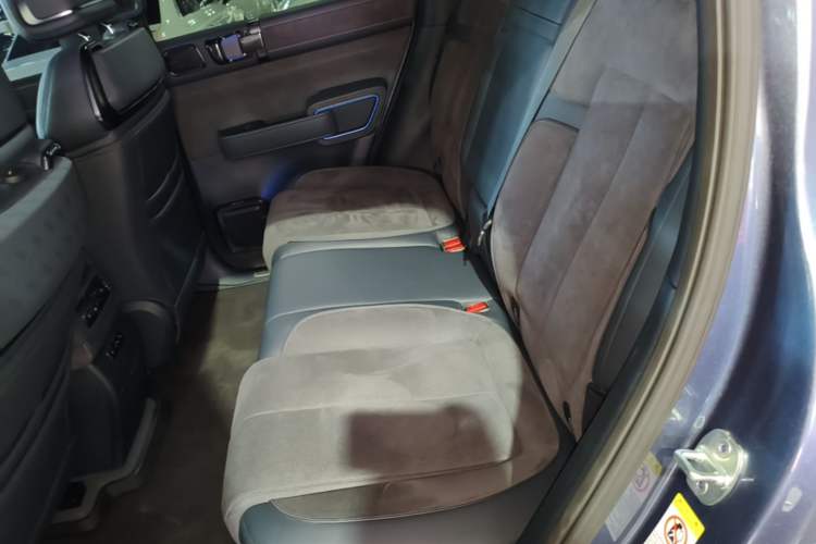 Used Formula Leopard 5 2023 Cloud Ride Flagship Edition Left Rear Seat