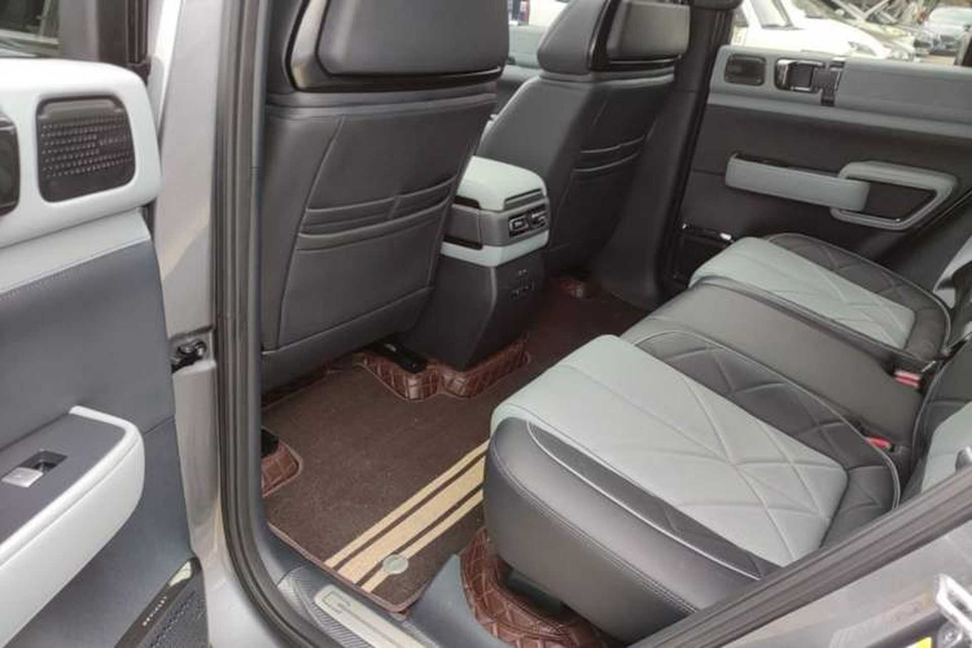 Used Formula Leopard 5 2023 Navigator Edition Left Rear Seat