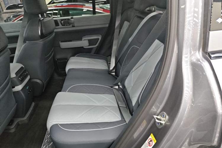 Used Formula Leopard 5 2023 Explore Edition Left Rear Seat