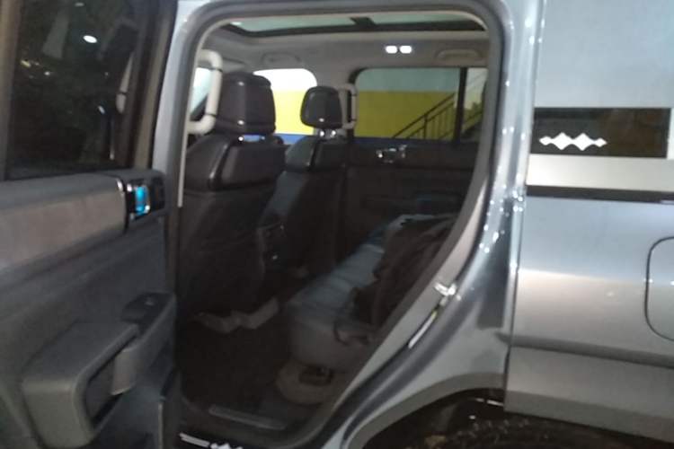 Used Formula Leopard 5 2023 Navigator Edition Left Rear Seat