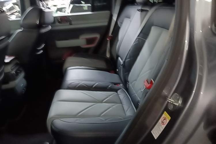 Used Formula Leopard 5 2023 Navigator Edition Left Rear Seat