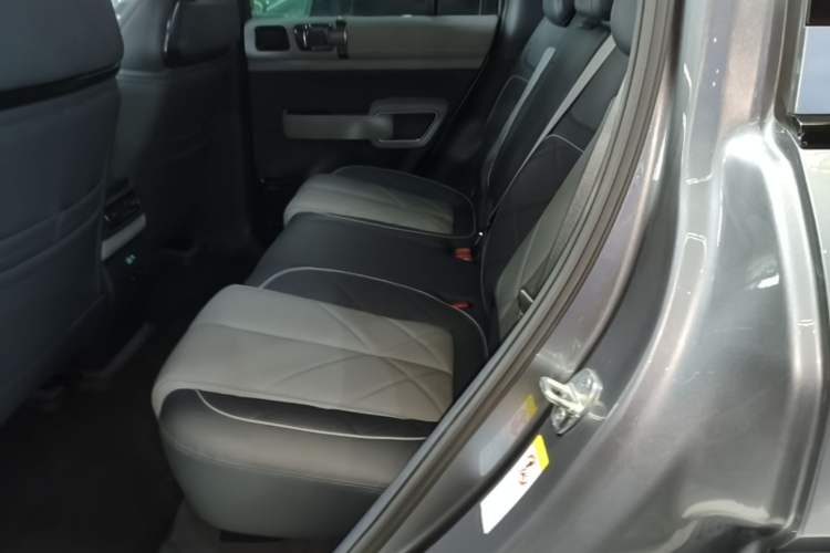 Used Formula Leopard 5 2023 Navigator Edition Left Rear Seat