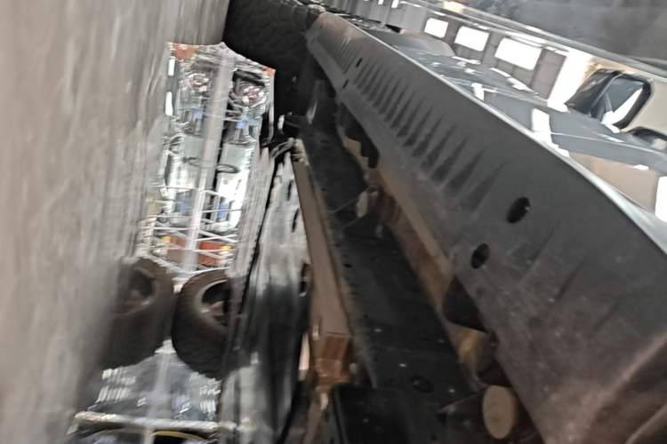 Used Formula Leopard 5 2023 Navigator Edition Left Side Sill