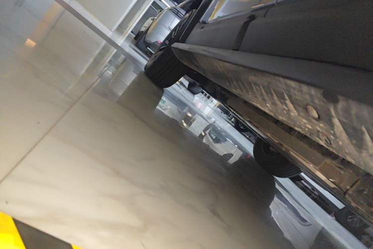Used Formula Leopard 5 2023 Navigator Edition Left Side Sill