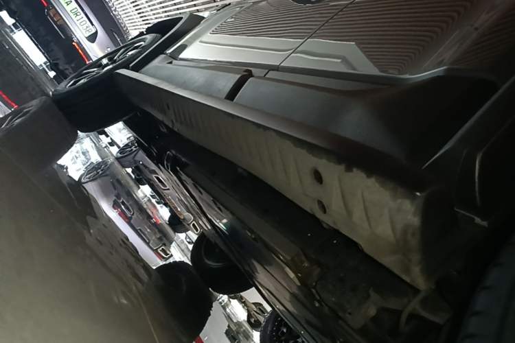 Used Formula Leopard 5 2023 Navigator Edition Left Side Sill
