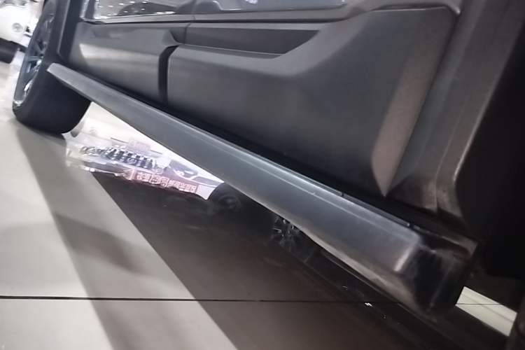 Used Formula Leopard 5 2023 Explore Edition Left Side Sill