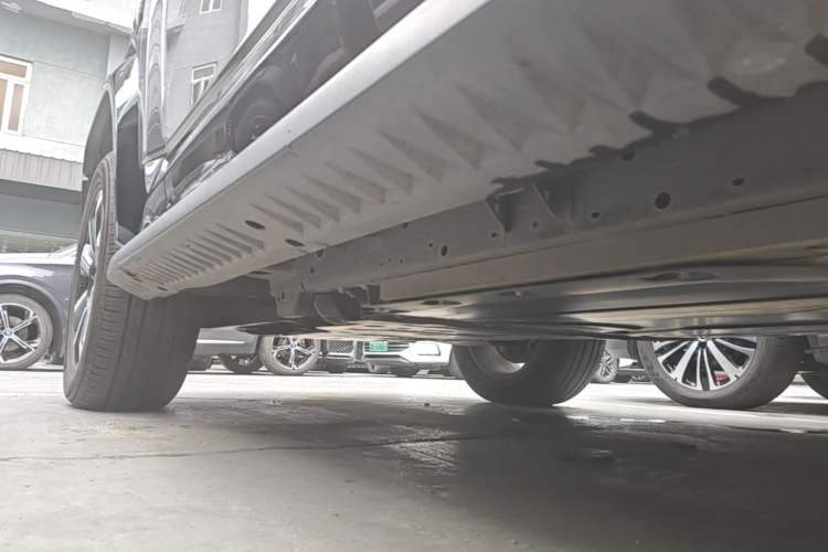 Used Formula Leopard 5 2023 Navigator Edition Left Side Sill