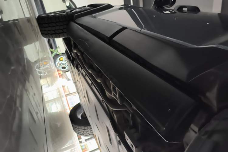 Used Formula Leopard 5 2023 Cloud Ride Flagship Edition Left Side Sill