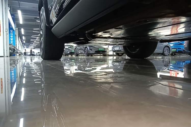 Used Formula Leopard 5 2023 Navigator Edition Left Side Sill