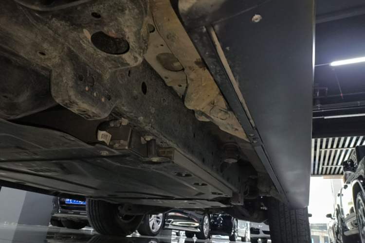 Used Formula Leopard 5 2023 Navigator Edition Left Side Sill