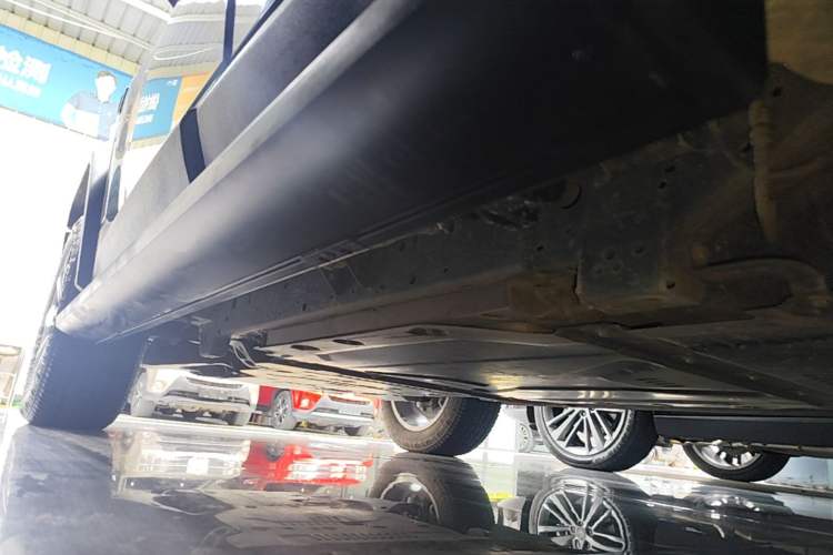 Used Formula Leopard 5 2023 Navigator Edition Left Side Sill