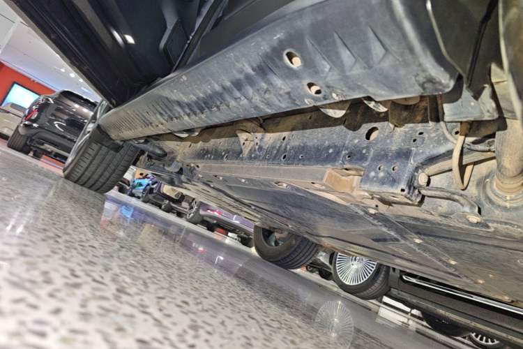 Used Formula Leopard 5 2023 Navigator Edition Left Side Sill