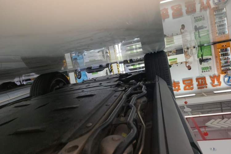 Used Formula Leopard 5 2023 Cloud Ride Flagship Edition Left Side Sill