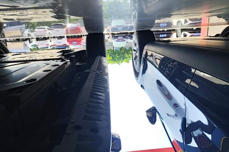 Used Formula Leopard 5 2023 Explore Edition Left Side Sill