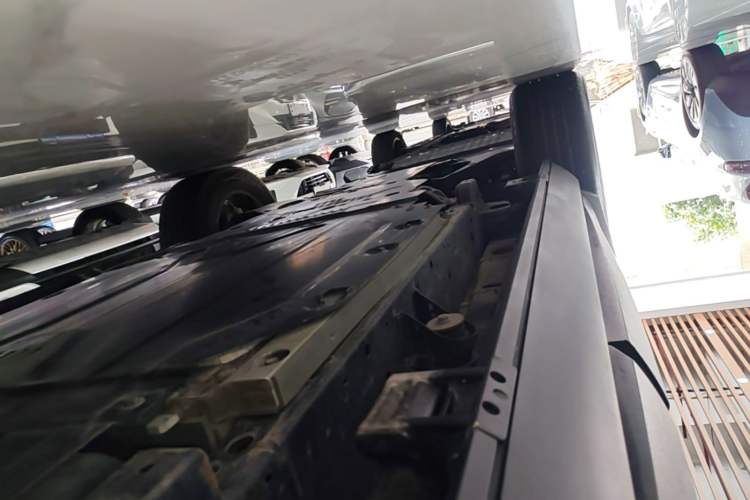 Used Formula Leopard 5 2023 Navigator Edition Left Side Sill