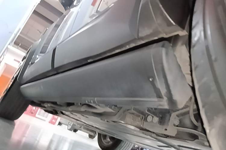 Used Formula Leopard 5 2023 Cloud Ride Flagship Edition Left Side Sill