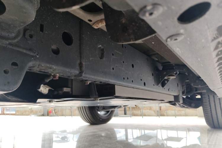 Used Formula Leopard 5 2023 Navigator Edition Left Side Sill