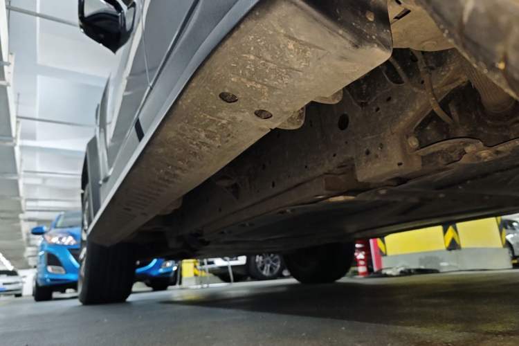 Used Formula Leopard 5 2023 Navigator Edition Left Side Sill