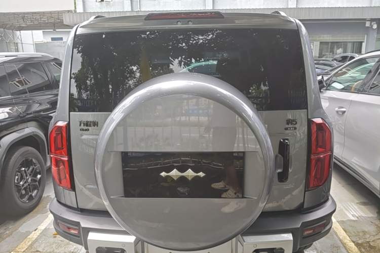 Used Formula Leopard 5 2023 Navigator Edition Rear