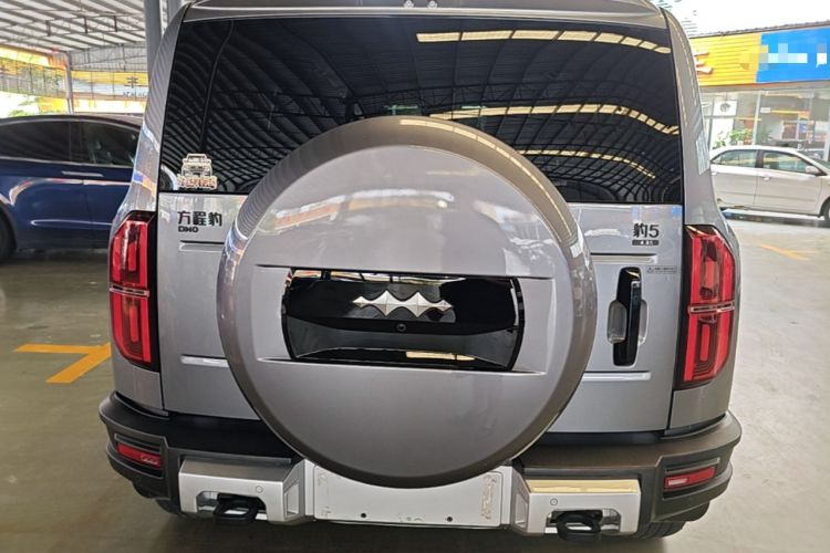 Used Formula Leopard 5 2023 Navigator Edition Rear