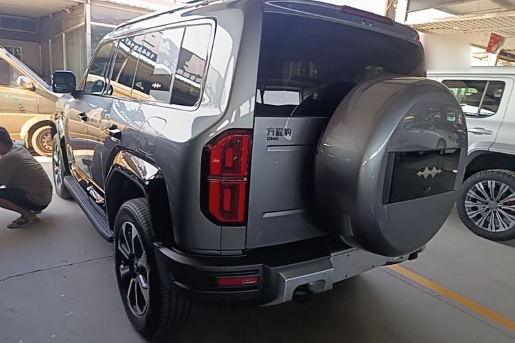 Used Formula Leopard 5 2023 Navigator Edition Rear Left 45 Deg