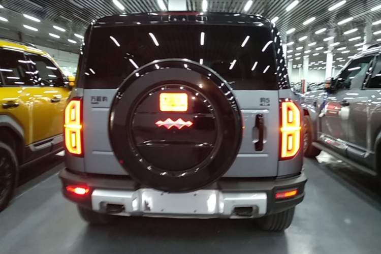 Used Formula Leopard 5 2023 Navigator Edition Rear