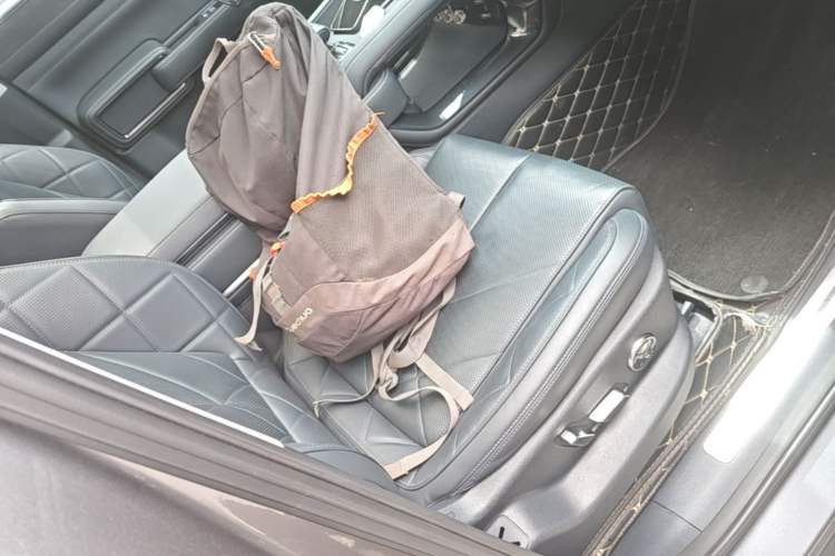 Used Formula Leopard 5 2023 Navigator Edition Right Front Seat